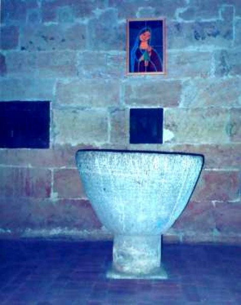 Pila bautismal donde fue bautizada Sor Eusebia (Iglesia parroquial de Cantalpino, Salamanca):