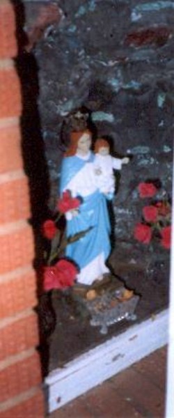 Virgen de la Gruta, realizada por Sor Eusebia (Colegio) 