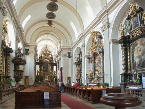 Interior de la Iglesia del Niño Jesús de Praga