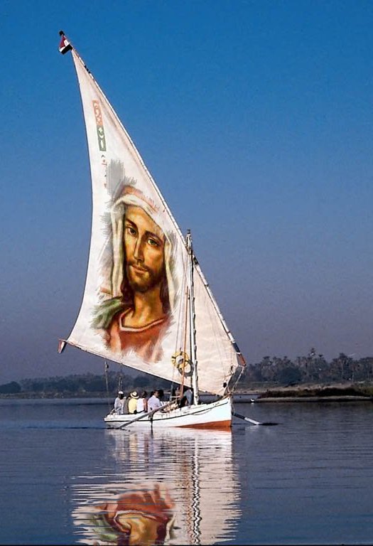 barca con Jesucristo en la vela