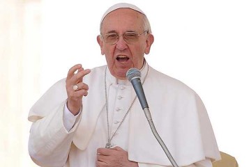 Papa Francisco predicando