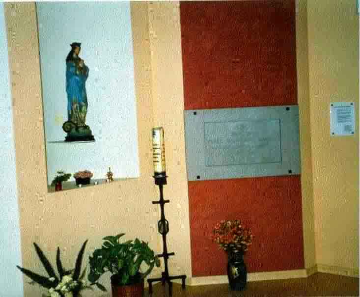Tumba de Faustino e imagen de la Virgen que Faustino rezaba