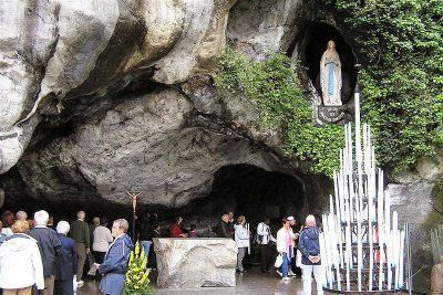 Gruta de Lourdes (Francia)