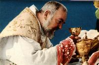 El Padre Pío celebrando la Santa Misa