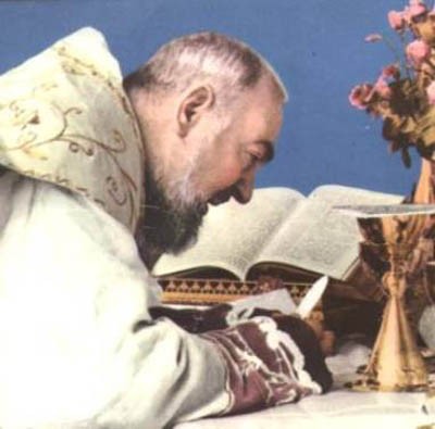 Padre Pío de Pietrelcina en Misa
