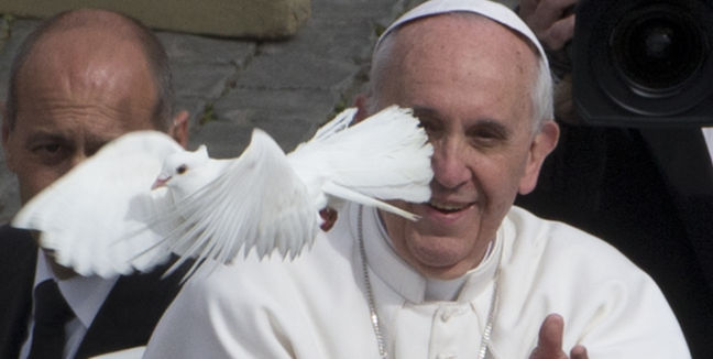 Papa Francisco con paloma